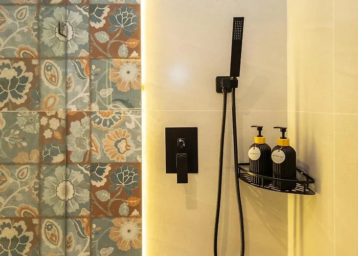 Appartamento Cute & Comfy For 3 Guests At Center Of Sathorn Bangkok